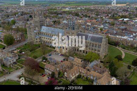 Una vista aerea della magnifica Cattedrale di Ely a Cambridgeshire, Regno Unito Foto Stock