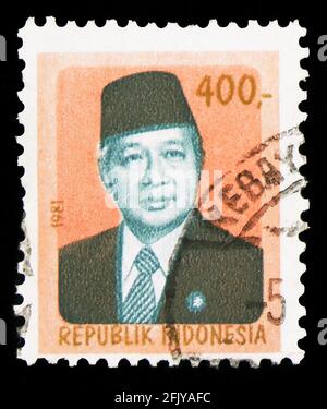 MOSCA, RUSSIA - 27 SETTEMBRE 2019: Francobollo stampato in Indonesia mostra Presidente Suharto, 400 Rp - Rubiah indonesiano, serie, circa 1981 Foto Stock