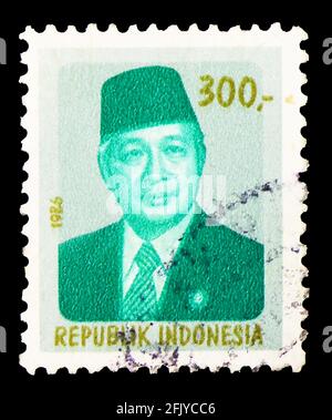 MOSCA, RUSSIA - 27 SETTEMBRE 2019: Francobollo stampato in Indonesia mostra Presidente Suharto, 300 Rp - Rubiah indonesiano, serie, circa 1986 Foto Stock