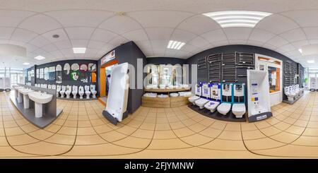 Visualizzazione panoramica a 360 gradi di MINSK, BIELORUSSIA - MAGGIO, 2019: Panorama hdri completamente sferico senza cuciture angolo di 360 gradi all'interno dello showroom del negozio di idraulica d'elite e della famiglia g