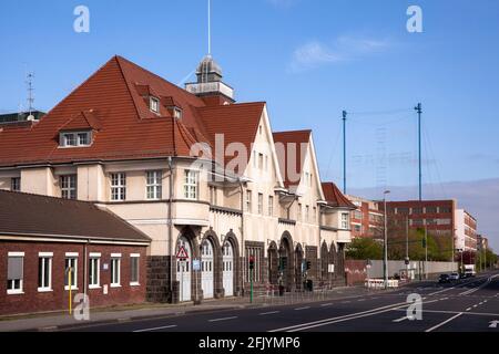 Porta 1 del Chempark, storica gatehouse su Friedrich-Ebert strada, Leverkusen, Nord Reno-Westfalia, Germania, Tor 1 des Chempark, historisches Foto Stock