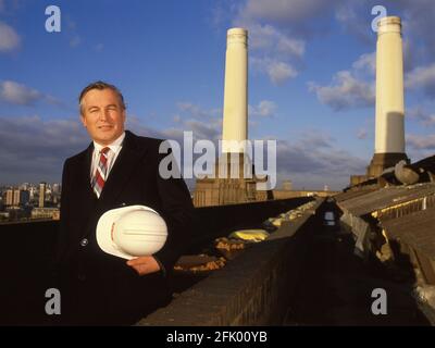 Uomo d'affari John Broome presso il sito di sviluppo della Battersea Power Station di Londra 1988 Foto Stock