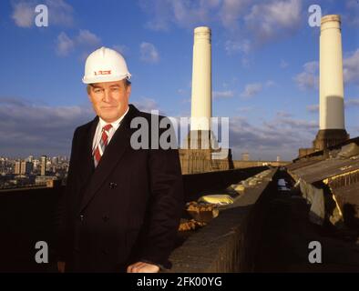 Uomo d'affari John Broome presso il sito di sviluppo della Battersea Power Station di Londra 1988 Foto Stock