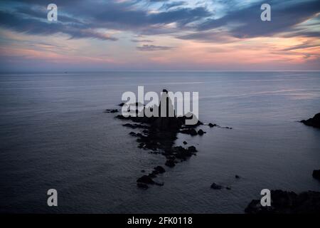 Arrecife de las Sirenas, Mermaids Reef, formazione vulcanica nel Parco Naturale Cabo de Gata, Almería, Andalusia, Spagna al tramonto Foto Stock