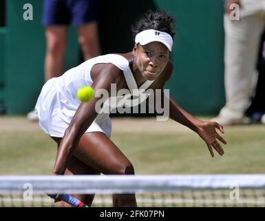WIMBLEDON CAMPIONATI DI TENNIS 2008. 9° GIORNO 2/7/2008 SEMI-FINALE FEMMINILE. V.WILLIAMS V E.DEMENTIEVA. IMMAGINE DAVID ASHDOWN Foto Stock