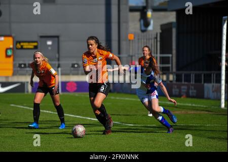 Georgia Robert (5 api londinesi) durante la partita femminile del Campionato fa tra London Bees e Blackburn Rovers, Inghilterra. Foto Stock