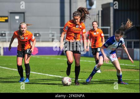 Georgia Robert (5 api londinesi) in difesa durante la partita femminile del Campionato fa tra London Bees e Blackburn Rovers, Inghilterra. Foto Stock