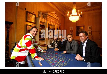 Casino 50 St James st. Co proprietario Robert Earl con (lt a rt) Marc Merran(club), Salvatore Calabresse(bar), Jean-Georges Vongerichten(resto), Jeffrey Beers(design)pic David Sandison 14/9/2004 Foto Stock