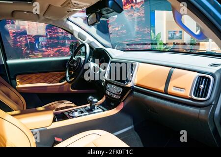 Un pick-up a doppia cabina serie Bullet (Dan) di GWM Poer montato per viaggi e campeggio in mostra al Shanghai Auto Show 2021, Cina. Foto Stock