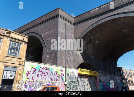 Edifici colorati decorati in Bloodgate Street, Digbeth, Birmingham Foto Stock