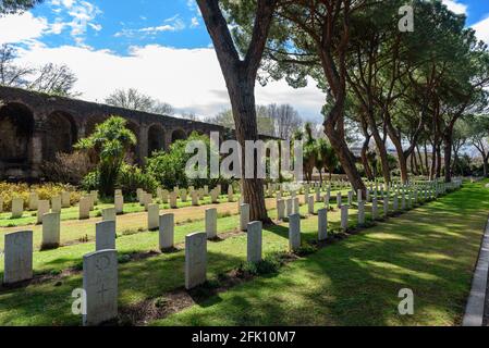 Cimitero di guerra del Commonwealth, progetto Louis de Soisson, Mure Aureliane, quartiere Testaccio, Roma, Lazio, Italia, Europa Foto Stock