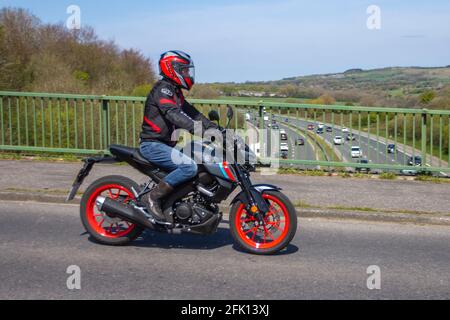 2021 Yamaha Mt 125 (Mtn 125-A) 124cc sport; motociclista; trasporto a due ruote, motociclette, veicoli su strade britanniche, motociclette, motociclette che guidano a Manchester, Regno Unito Foto Stock