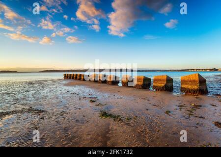 La seconda guerra mondiale intrappola il serbatoio a Bramble Bush Bay on Studland sulla costa del Dorset Foto Stock