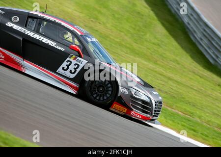 La vettura 'Audi R8 LMS' del Belgio Audi Club Team WRT partecipa al Campionato europeo FIA GT3 sulla pista 'Moscow Raceway' nella Regione di Mosca, in Russia Foto Stock