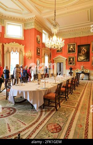 La sala da pranzo arredata presso il Weston Hall, Weston Park, Weston-under-Lizard, vicino a Shifnal, Staffordshire, Inghilterra, Regno Unito. Foto Stock