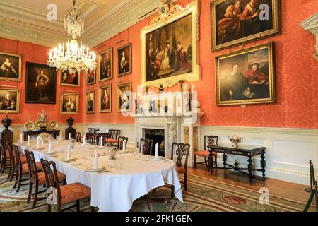 La sala da pranzo arredata presso il Weston Hall, Weston Park, Weston-under-Lizard, vicino a Shifnal, Staffordshire, Inghilterra, Regno Unito. Foto Stock