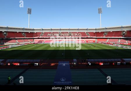 Norimberga, Germania. 27 Apr 2021. Calcio: 2. Bundesliga, 1. FC Nürnberg - Holstein Kiel, 29. giornata al Max-Morlock-Stadion. Vista sullo stadio prima della partita. NOTA IMPORTANTE: In conformità con le norme del DFL Deutsche Fußball Liga e del DFB Deutscher Fußball-Bund, è vietato utilizzare o utilizzare fotografie scattate nello stadio e/o della partita sotto forma di sequenze di immagini e/o serie di foto simili a video. Credit: Daniel Karmann/dpa/Alamy Live News Foto Stock