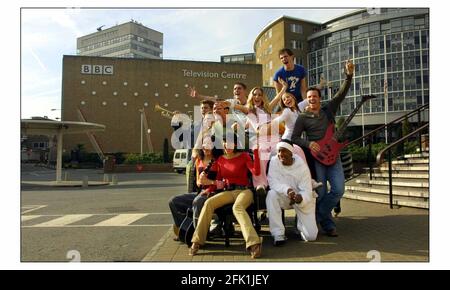 BBC Fame Academy annuncia 11 studenti che entreranno nell'accademia. Il primo programma dal vivo sarà disponibile venerdì 4 ottobre. Il 12° studente sarà scelto durante lo spettacolo dal vivo di venerdì... la decisione sarà presa dal pubblico britannico tramite un sistema di votazione telefonica. (Nomi dal basso verso l'alto sulla foto no 3) Ainslie Henderson, Malachi Cush, Marli Buck, Nigel Wilson, Katie Lewis, Lemar Obika, Naomi Roper, Chris Manning, Camilla Beeput, Ashley House e Pippa Fulton. pic David Sandison 30/9/2002 Foto Stock