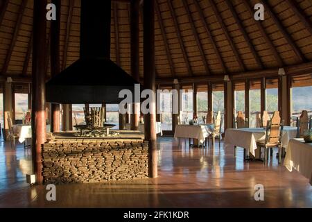 La sala da pranzo all'aperto dell'Hoodia Desert Lodge, vicino alle famose dune di sabbia rossa di Sossusvlei all'interno del Namib-Naukluft Park, Namibia. Foto Stock