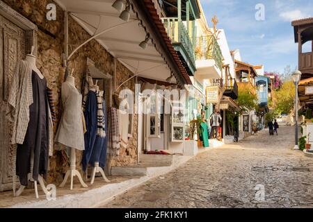 Boutique alla moda nella cittadina mediterranea di Kas in Turchia Foto Stock