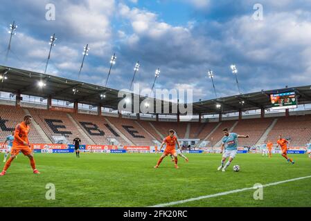 LUBIN, POLONIA - 24 APRILE 2021: Partita di calcio polacco PKO Ekstraklasa tra KGHM Zaglebie Lubin vs Piast Gliwice 2:2. In azione Kristopher Vida. Foto Stock