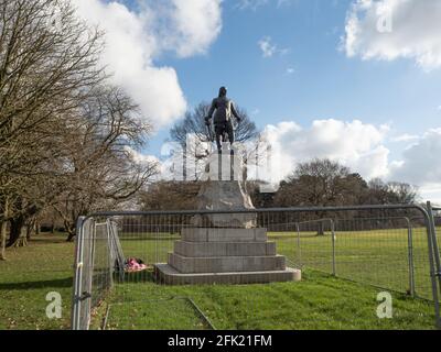 Una statua di bronzo di grado II di Oliver Cromwell situato Nel parco di Wythenshawe, Manchester del sud Foto Stock