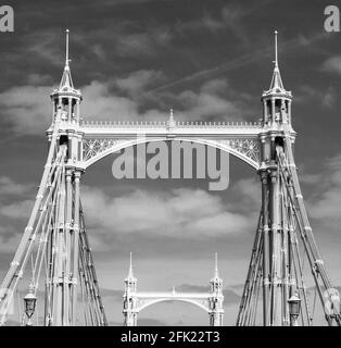 Albert Bridge visto dal basso Foto Stock