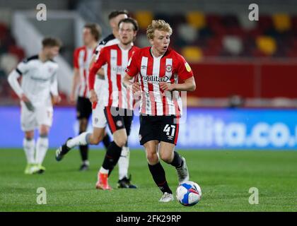 Brentford Community Stadium, Londra, Regno Unito. 27 Apr 2021. Campionato di calcio della Lega inglese, Brentford FC contro Rotherham United; Mads Bidstrup di Brentford Credit: Action Plus Sports/Alamy Live News Foto Stock