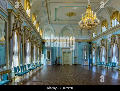 pos. Strelna, vicolo del Birch, 3 San Pietroburgo, Russia. 15 luglio 2018. Palazzo Costantino. Camera blu. Foto Stock