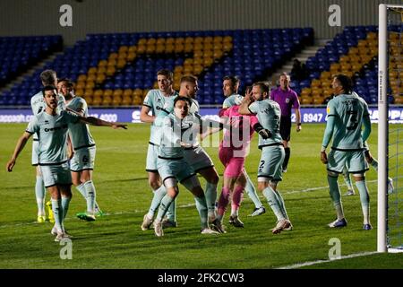 Londra, Regno Unito. 27 aprile 2021. Durante la partita EFL Sky Bet League 1 tra AFC Wimbledon e Rochdale a Plough Lane, Londra, Inghilterra, il 27 aprile 2021. Foto di Carlton Myrie. Solo per uso editoriale, è richiesta una licenza per uso commerciale. Nessun utilizzo nelle scommesse, nei giochi o nelle pubblicazioni di un singolo club/campionato/giocatore. Credit: UK Sports Pics Ltd/Alamy Live News Foto Stock