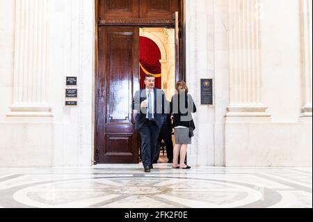 Washington, DC, Stati Uniti. 27 Apr 2021. 27 aprile 2021 - Washington, DC, Stati Uniti: Senatore americano TED CRUZ (R-TX) lasciando un pranzo del Senato repubblicano Caucus. Credit: Michael Brochstein/ZUMA Wire/Alamy Live News Foto Stock