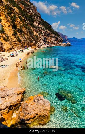 Spiaggia Cala Mariolu in Sardegna. Cala Mariolu famosa spiaggia. Italia Sardegna Provincia di Nuoro Parco Nazionale della Baia di Orosei e Gennargentu Cala Mario Foto Stock