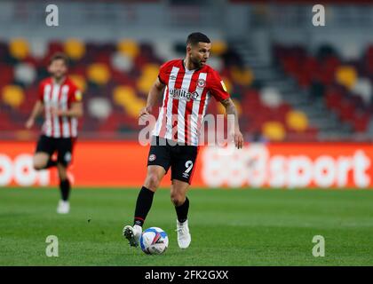 Brentford Community Stadium, Londra, Regno Unito. 27 Apr 2021. Campionato di calcio della Lega inglese, Brentford FC contro Rotherham United; Emiliano Marcondes di Brentford Credit: Action Plus Sports/Alamy Live News Foto Stock