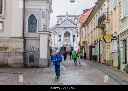 VILNIUS, LITUANIA - 16 AGOSTO 2016: Lato settentrionale della porta dell'alba a Vilnius, Lituania. Foto Stock