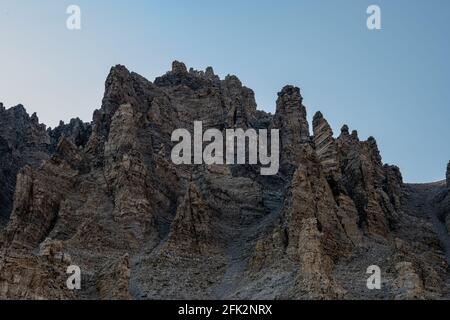 Strutture rocciose si aggancia al bordo di Wheeler Peak in Parco Nazionale del Great Basin Foto Stock