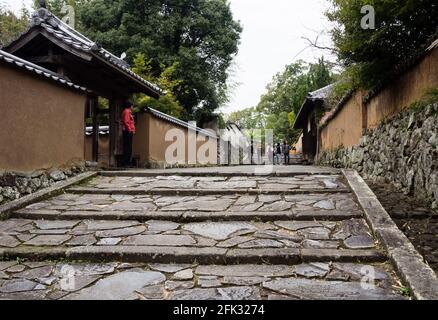 Kitsuki, Giappone - 31 ottobre 2016: Vicolo pedonale nello storico quartiere samurai di Kitsuki Foto Stock