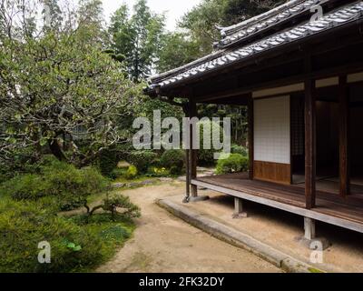 Kitsuki, Giappone - 31 ottobre 2016: Casa tradizionale giapponese con giardino alla residenza Isoya samurai Foto Stock