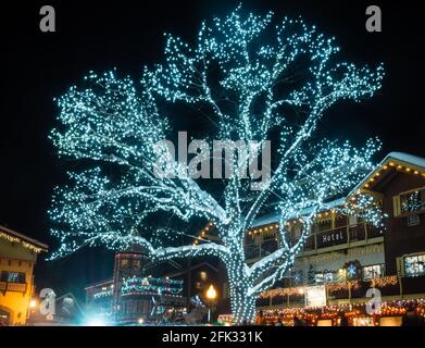 Leavenworth, WA - 27 dicembre 2015: Luce di Natale nel villaggio bavarese di Leavenworth Foto Stock
