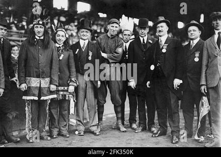 Hank Gowdy, Boston Braves & John Francis Fitzgerald, sindaco di Boston, James e Gaffney, proprietario, Fenway Park, Game 3, World Series, Boston 12 ottobre 1914 Foto Stock