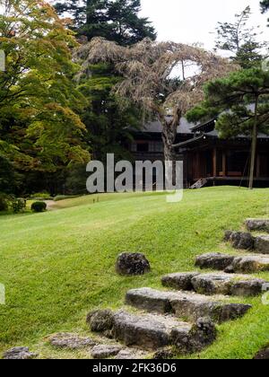 Nikko, Giappone - 23 ottobre 2016: Giardino paesaggistico giapponese tradizionale nella Villa Imperiale di Tamozawa Foto Stock