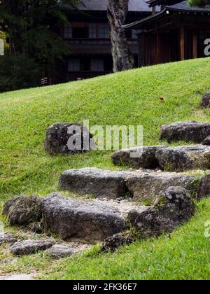 Nikko, Giappone - 23 ottobre 2016: Passi di pietra nel giardino della Villa Imperiale di Tamozawa Foto Stock