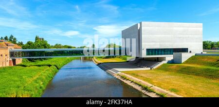 Poznan, Polonia - 6 giugno 2015: Brama Poznania - Poznan Gate Museum, museo interattivo di storia di Ostrow Tumski sulla storica isola di Ostrow Tumski a Cibin Foto Stock