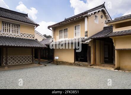 Uchiko, Giappone - 3 marzo 2013: Cortile della residenza Kamihaga, una tradizionale casa mercantile del periodo Edo nella storica città di Uchiko Foto Stock