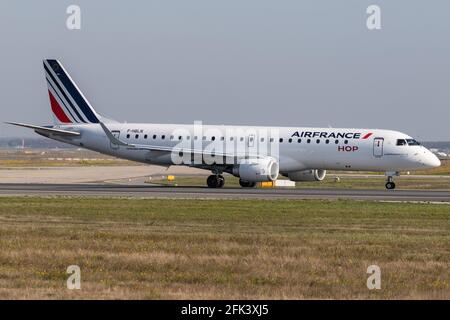 FRANCOFORTE sul MENO, GERMANIA - 02 novembre 2019: Air France (AF / AFR) in partenza dall'aeroporto di Francoforte (EDDF/fra) con un Embraer E190 (F-HBLN/19000769). Foto Stock