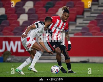 Brentford, Regno Unito. 27 Apr 2021. Brentford Ivan Toney durante lo Sky Bet Championship a porte chiuse si disputano il 27 aprile 2021 tra Brentford e Rotherham United al Brentford Community Stadium di Brentford, in Inghilterra. Foto di Andrew Aleksiejczuk. Credit: Prime Media Images/Alamy Live News Foto Stock