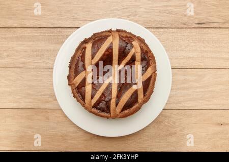 Primo piano su cibo tradizionale italiano, tortano napoletano e pastiera Foto Stock