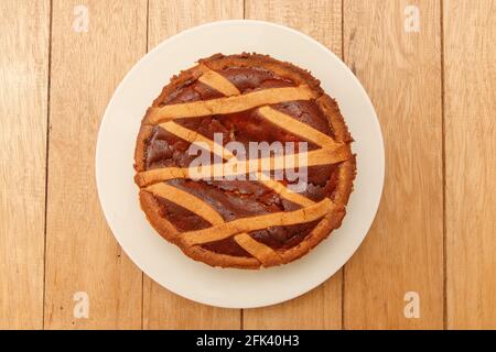 Primo piano su cibo tradizionale italiano, tortano napoletano e pastiera Foto Stock