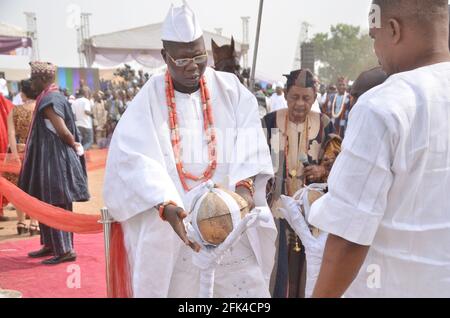 Otunba Gani Adams installato come 15 sono Ona Kankanfo di Yoruba Land da Alaafin di Oyo, Oba Lamidi Adeyemi III, Oyo state Nigeria. Foto Stock