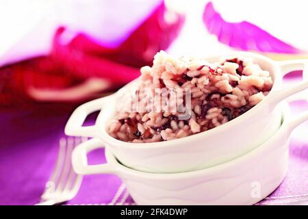 Risotto cremoso con insalata di radicchio Foto Stock