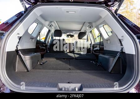 Mosca, Russia - Marzo, 18.2021: Volume vuoto tronco con flor flor sedili di nuovo moderno SUV ardy tiggo 8 pro sette posti minivan dalla società cinese Foto Stock